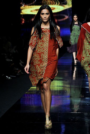 Afif Syakur Deconstructed Line Jakarta Fashion Week 2012 at Pacific Place Ground Floor. Jakarta. [Foto: Mohammad Abduh/Wolipop]