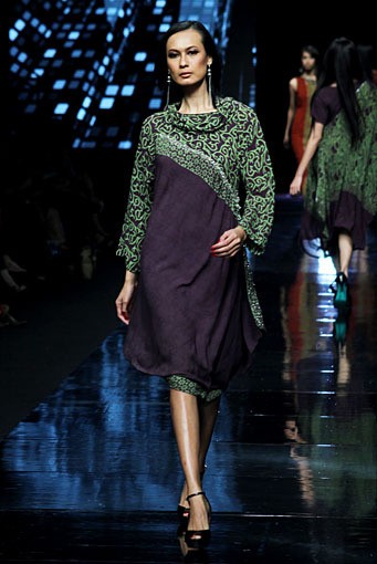 Afif Syakur Deconstructed Line Jakarta Fashion Week 2012 at Pacific Place Ground Floor. Jakarta. [Foto: Mohammad Abduh/Wolipop]