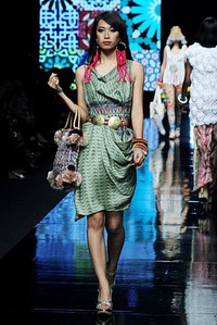 Fuji Tjandra Miles OTiles. Jakarta Fashion Week 2012 at Pacific Place Ground Floor. Jakarta. [Foto: Mohammad Abduh/Wolipop]