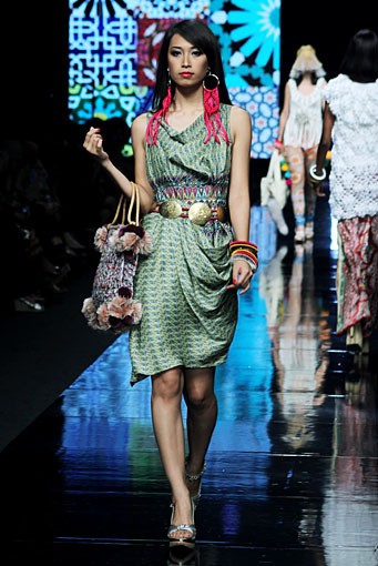 Fuji Tjandra Miles OTiles. Jakarta Fashion Week 2012 at Pacific Place Ground Floor. Jakarta. [Foto: Mohammad Abduh/Wolipop]