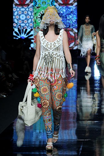 Fuji Tjandra Miles OTiles. Jakarta Fashion Week 2012 at Pacific Place Ground Floor. Jakarta. [Foto: Mohammad Abduh/Wolipop]