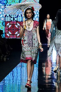 Fuji Tjandra Miles OTiles. Jakarta Fashion Week 2012 at Pacific Place Ground Floor. Jakarta. [Foto: Mohammad Abduh/Wolipop]