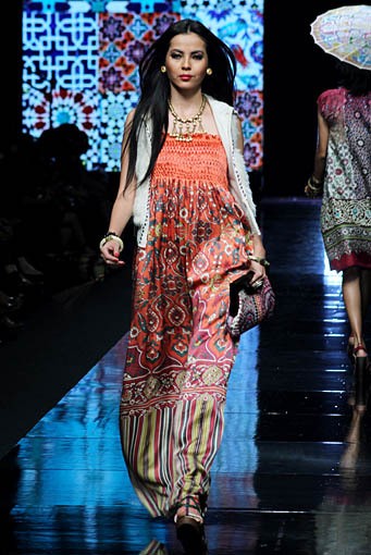 Fuji Tjandra Miles OTiles. Jakarta Fashion Week 2012 at Pacific Place Ground Floor. Jakarta. [Foto: Mohammad Abduh/Wolipop]