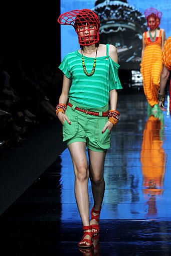 Dwi Iskandar Blend in Contrast. Jakarta Fashion Week 2012 at Pacific Place Ground Floor. Jakarta. [Foto: Mohammad Abduh/Wolipop]