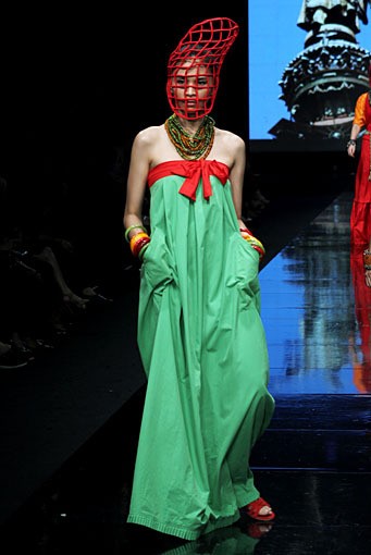 Dwi Iskandar Blend in Contrast. Jakarta Fashion Week 2012 at Pacific Place Ground Floor. Jakarta. [Foto: Mohammad Abduh/Wolipop]