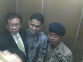 Tiba di Pengadilan Tipikor, Nazaruddin Tebar Senyum