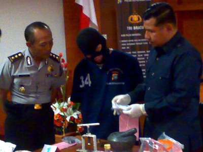 Polisi Gerebek Pabrik Ekstasi di Batam