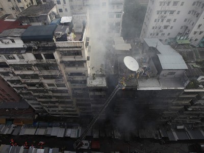Apartemen Terbakar, 9 Orang Tewas