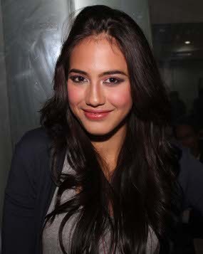 Pevita Pearce Egois Demi Kesenangan Pribadi