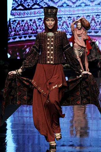 Ida Royani From West to The East. Jakarta Fashion Week 2012 at Pacific Place Ground Floor. Jakarta. [Foto: Mohammad Abduh/Wolipop]