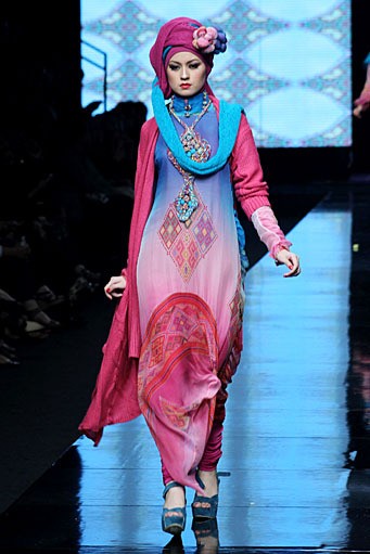 Jeny Tjahyawati Geo-Ethnic. Jakarta Fashion Week 2012 at Pacific Place Ground Floor. Jakarta. [Foto: Mohammad Abduh/Wolipop]