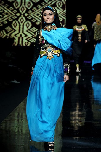 Lia Afif Burning In The Dazzle. Jakarta Fashion Week 2012 at Pacific Place Ground Floor. Jakarta. [Foto: Mohammad Abduh/Wolipop]