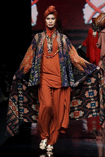 Ida Royani From West to The East. Jakarta Fashion Week 2012 at Pacific Place Ground Floor. Jakarta. [Foto: Mohammad Abduh/Wolipop]