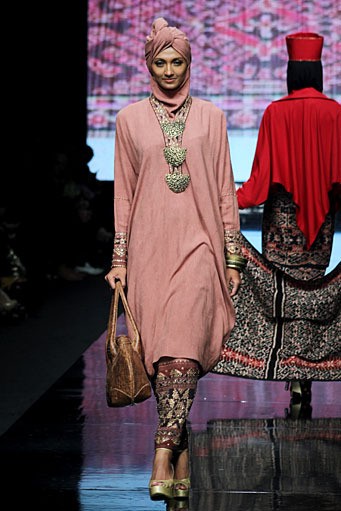 Ida Royani From West to The East. Jakarta Fashion Week 2012 at Pacific Place Ground Floor. Jakarta. [Foto: Mohammad Abduh/Wolipop]