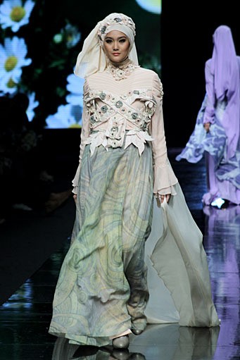 Adhy & Alie The Floral. Jakarta Fashion Week 2012 at Pacific Place Ground Floor. Jakarta. [Foto1: Mohammad Abduh/Wolipop]