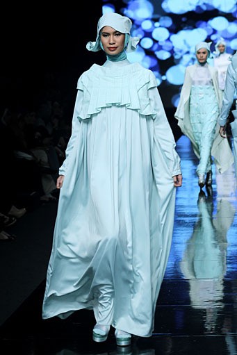 Irna Mutiara Wonderful Growth. Jakarta Fashion Week 2012 at Pacific Place Ground Floor. Senayan. Jakarta. [Foto: Mohammad Abduh/Wolipop]