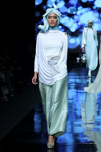 Irna Mutiara Wonderful Growth. Jakarta Fashion Week 2012 at Pacific Place Ground Floor. Senayan. Jakarta. [Foto: Mohammad Abduh/Wolipop]