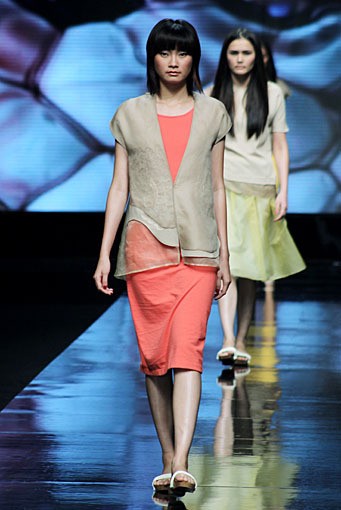 Anastasia Hoeng Through the Looking Glass. Jakarta Fashion Week 2012 at Pacific Place Ground Floor. Senayan. Jakarta. [Foto: Mohammad Abduh/Wolipop]