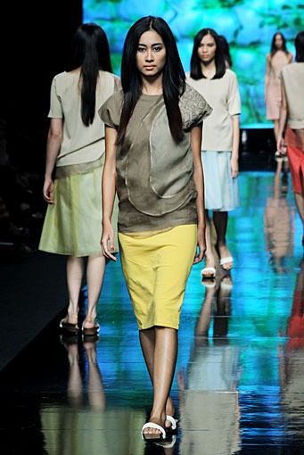 Anastasia Hoeng Through the Looking Glass. Jakarta Fashion Week 2012 at Pacific Place Ground Floor. Senayan. Jakarta. [Foto: Mohammad Abduh/Wolipop]