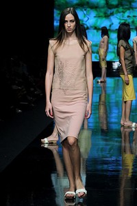 Anastasia Hoeng Through the Looking Glass. Jakarta Fashion Week 2012 at Pacific Place Ground Floor. Senayan. Jakarta. [Foto: Mohammad Abduh/Wolipop]