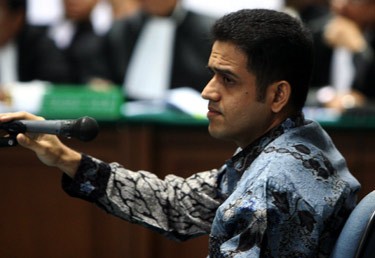 Amir: Tak Ada Hubungan Kedatangan Nazar ke Cikeas & Kabur ke Singapura