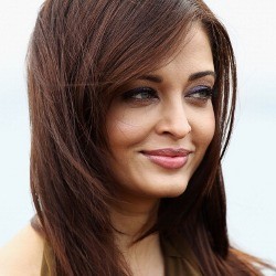 Pasca Melahirkan, Aishwarya Rai Lelang Foto Bayinya?