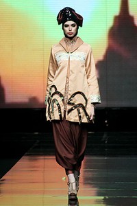 Tuti Adib Exo East. Jakarta Fashion Week 2012 at Pacific Place Ground Floor. Jakarta. [Foto: Mohammad Abduh/Wolipop]