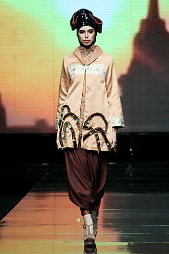 Tuti Adib Exo East. Jakarta Fashion Week 2012 at Pacific Place Ground Floor. Jakarta. [Foto: Mohammad Abduh/Wolipop]