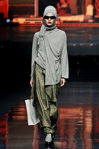 Monika Jufry 2Pose. Jakarta Fashion Week 2012 at Pacific Place Ground Floor. Jakarta. [Foto: Mohammad Abduh/Wolipop]