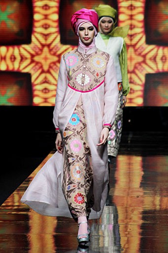 Iva Lativah Deep And Bright. Jakarta Fashion Week 2012 at Pacific Place Ground Floor. Jakarta. [Foto: Mohammad Abduh/Wolipop]