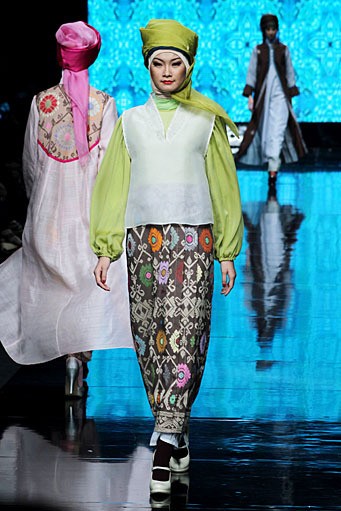 Iva Lativah Deep And Bright. Jakarta Fashion Week 2012 at Pacific Place Ground Floor. Jakarta. [Foto: Mohammad Abduh/Wolipop]