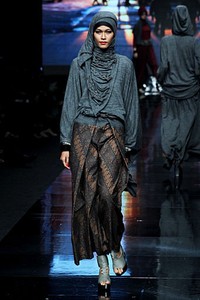 Monika Jufry 2Pose. Jakarta Fashion Week 2012 at Pacific Place Ground Floor. Jakarta. [Foto: Mohammad Abduh/Wolipop]