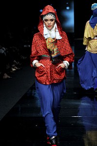 Dian Pelangi Russkaya Raduga. Jakarta Fashion Week 2012 at Pacific Place Ground Floor. Jakarta. [Foto: Mohammad Abduh/Wolipop]