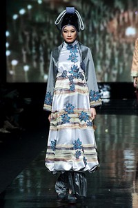 Tuti Adib Exo East. Jakarta Fashion Week 2012 at Pacific Place Ground Floor. Jakarta. [Foto: Mohammad Abduh/Wolipop]