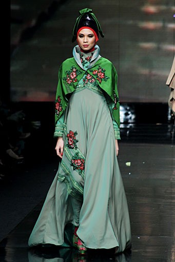 Tuti Adib Exo East. Jakarta Fashion Week 2012 at Pacific Place Ground Floor. Jakarta. [Foto: Mohammad Abduh/Wolipop]