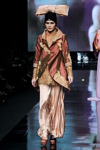 Tuti Adib Exo East. Jakarta Fashion Week 2012 at Pacific Place Ground Floor. Jakarta. [Foto: Mohammad Abduh/Wolipop]