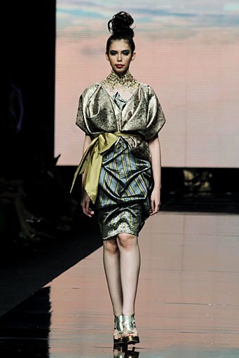 Hengki Kawilarang Sungketiquette. Jakarta Fashion Week 2012 at Pacific Place Ground Floor. Jakarta. [Foto: Mohammad Abduh/Wolipop]