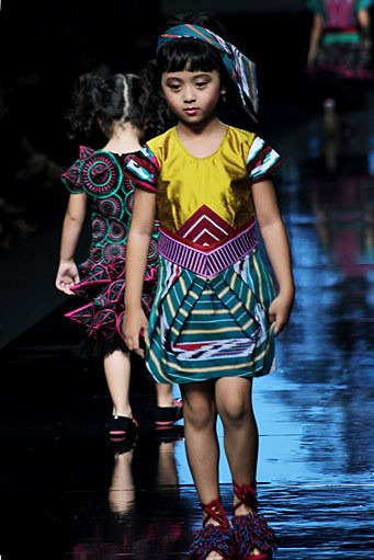 Sofie Trans Cultures. Jakarta Fashion Week 2012 at Pacific Place Ground Floor. Jakarta. [Foto: Mohammad Abduh/Wolipop]