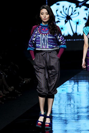 Sofie Trans Cultures. Jakarta Fashion Week 2012 at Pacific Place Ground Floor. Jakarta. [Foto: Mohammad Abduh/Wolipop]