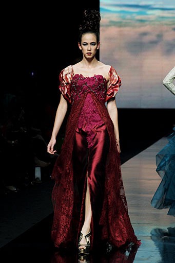 Hengki Kawilarang Sungketiquette. Jakarta Fashion Week 2012 at Pacific Place Ground Floor. Jakarta. [Foto: Mohammad Abduh/Wolipop]