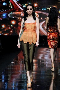 Angie Blaire Jakarta Nightlight Grooves. Jakarta Fashion Week 2012 at Pacific Place Ground Floor. Jakarta. [Foto: Mohammad Abduh/Wolipop]