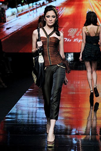 Angie Blaire Jakarta Nightlight Grooves. Jakarta Fashion Week 2012 at Pacific Place Ground Floor. Jakarta. [Foto: Mohammad Abduh/Wolipop]