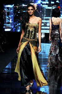 Angie Blaire Jakarta Nightlight Grooves. Jakarta Fashion Week 2012 at Pacific Place Ground Floor. Jakarta. [Foto: Mohammad Abduh/Wolipop]