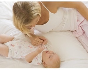 Tips Mengajak Bermain Bayi yang Baru Lahir 