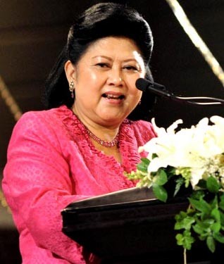 1.000 Penyandang Disabilitas Gembira Jalan Sehat bersama Ibu Ani