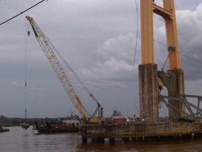 Tim SAR Berhasil Evakuasi 1 Bangkai Mobil dari Sungai Mahakam