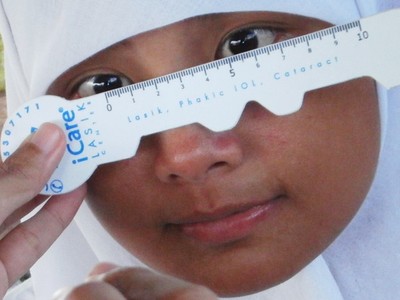Anak Yatim Periksa Mata Gratis