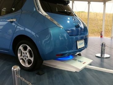 Mobil Listrik Nissan LEAF Nanti Tidak Perlu Colokan