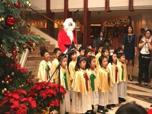 Pohon Natal dari Kanada Semarakkan Mandarin Oriental Jakarta