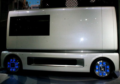 FC Sho Case, Mobil yang Bisa Jadi Outlet